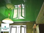 фото Глянцевый цветной потолок купить в Омске